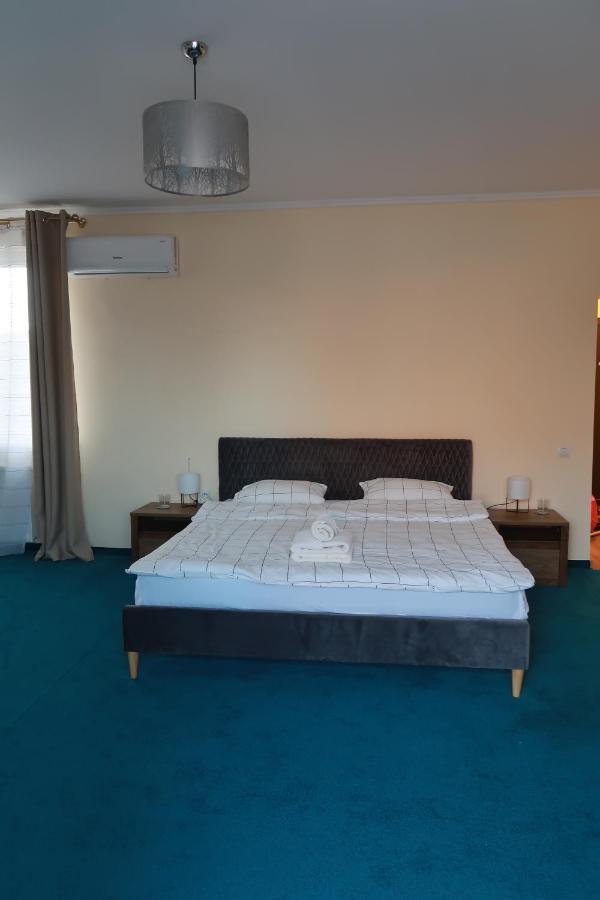 Downtown Studio Apartment เตอร์กู-มูเรช ภายนอก รูปภาพ